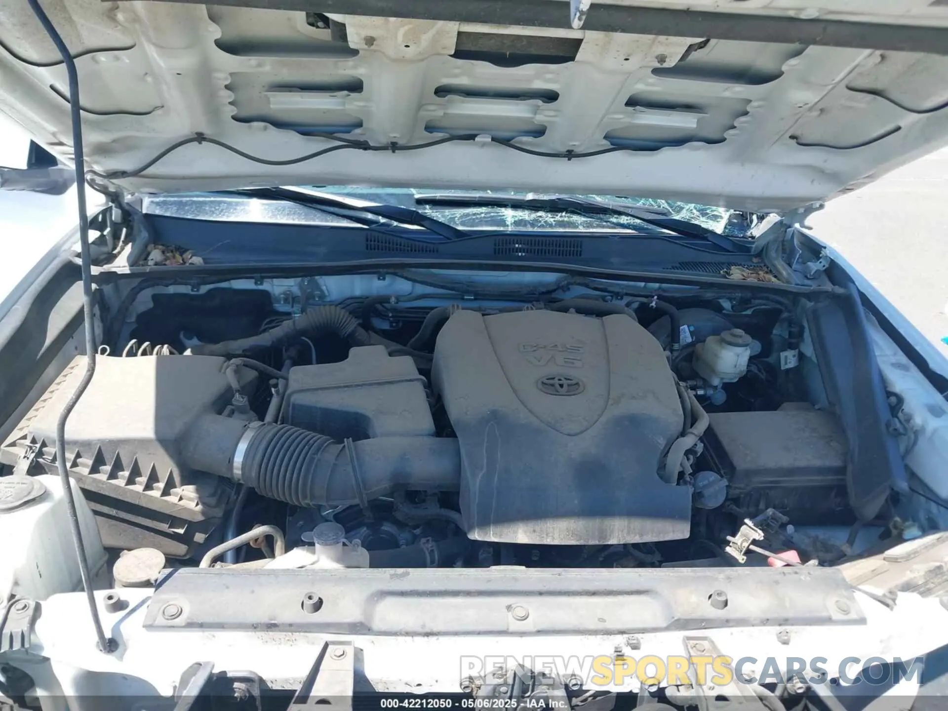 10 Photograph of a damaged car 5TFAZ5CN3LX093798 TOYOTA TACOMA 2020