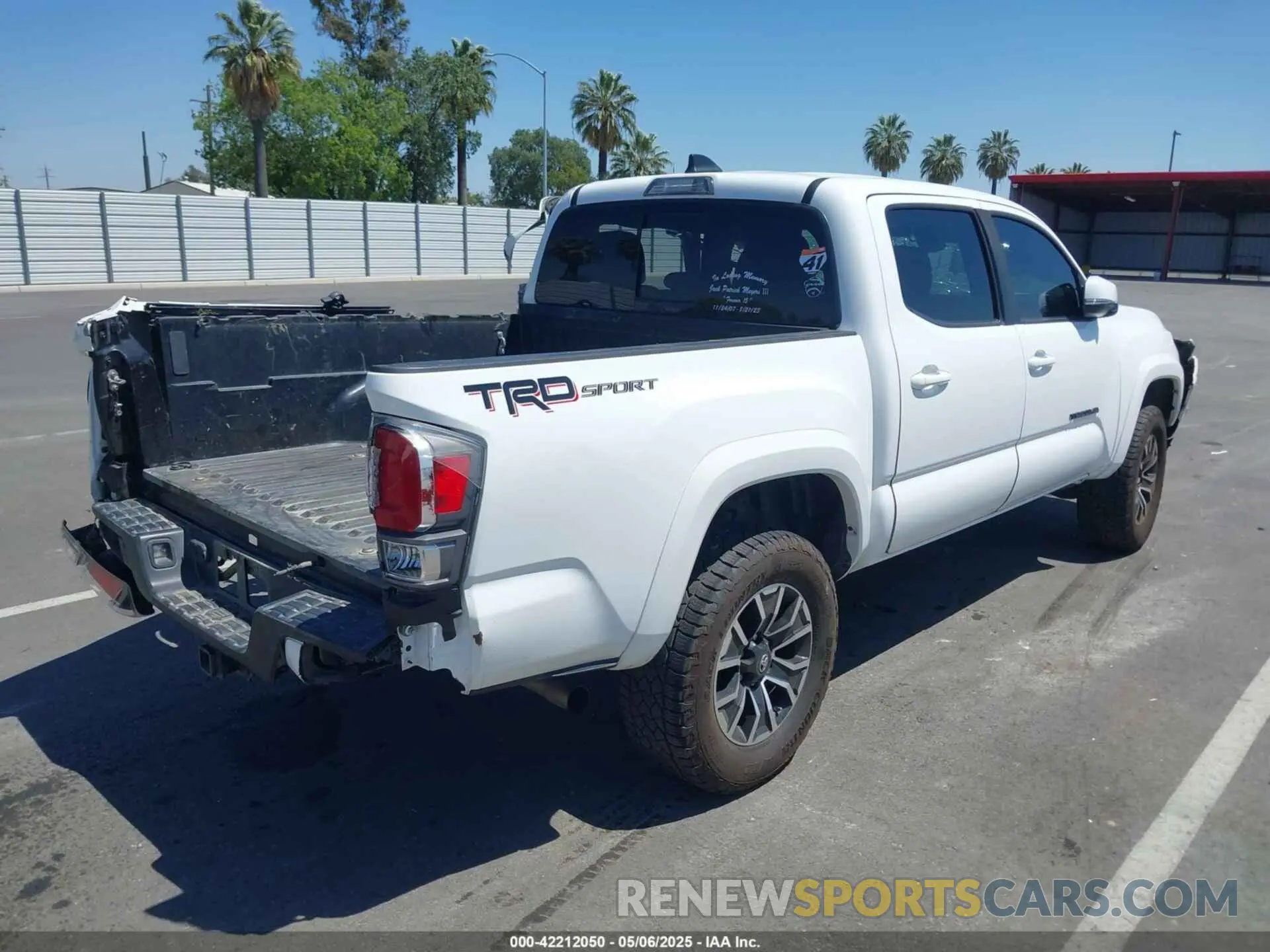 4 Photograph of a damaged car 5TFAZ5CN3LX093798 TOYOTA TACOMA 2020