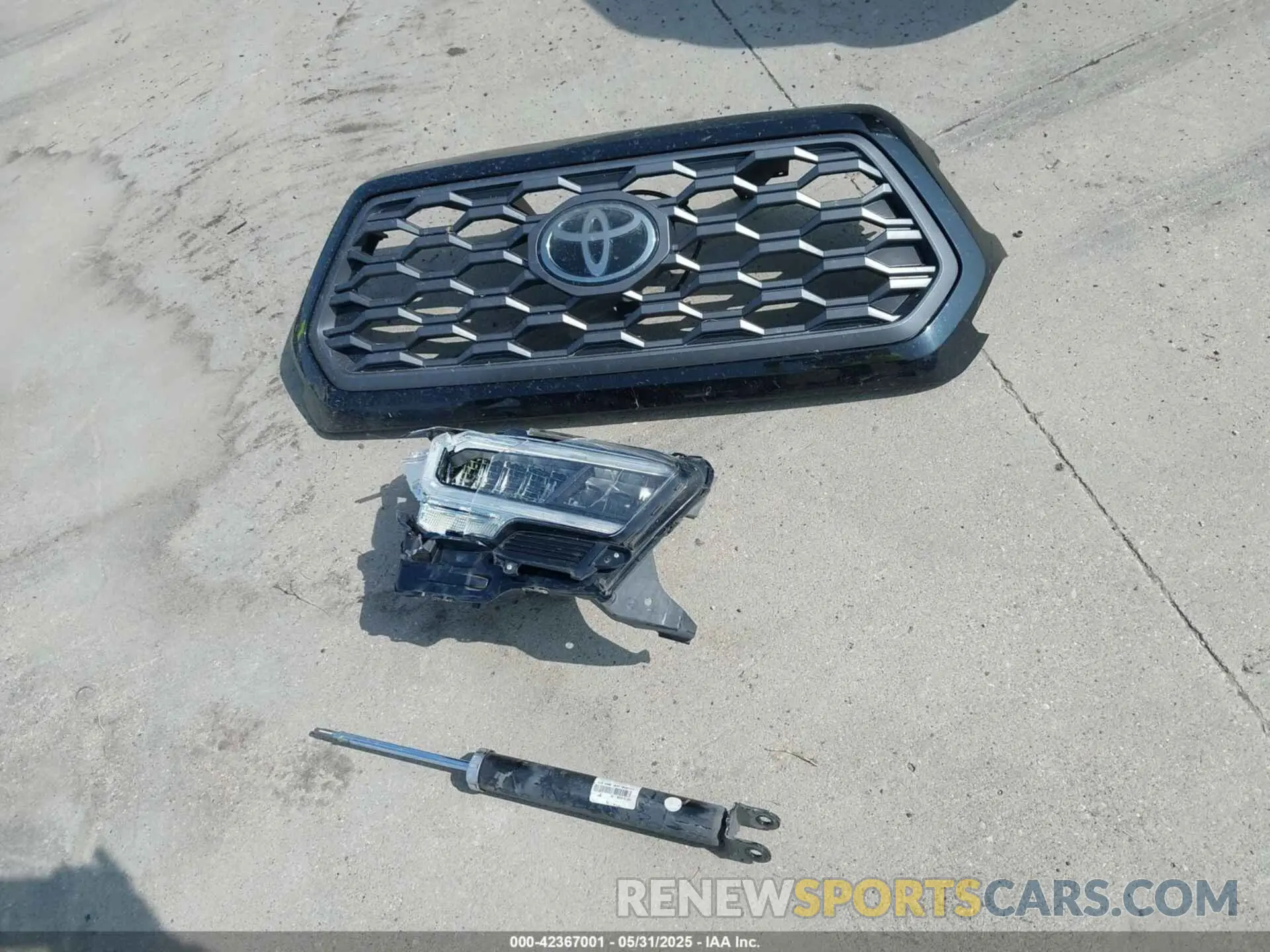 11 Photograph of a damaged car 5TFAZ5CN4LX088948 TOYOTA TACOMA 2020