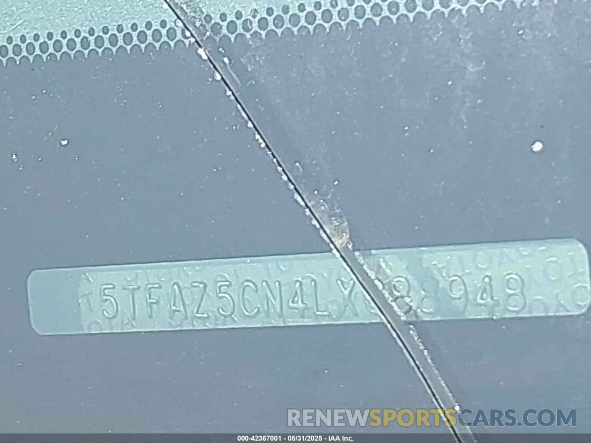 17 Photograph of a damaged car 5TFAZ5CN4LX088948 TOYOTA TACOMA 2020