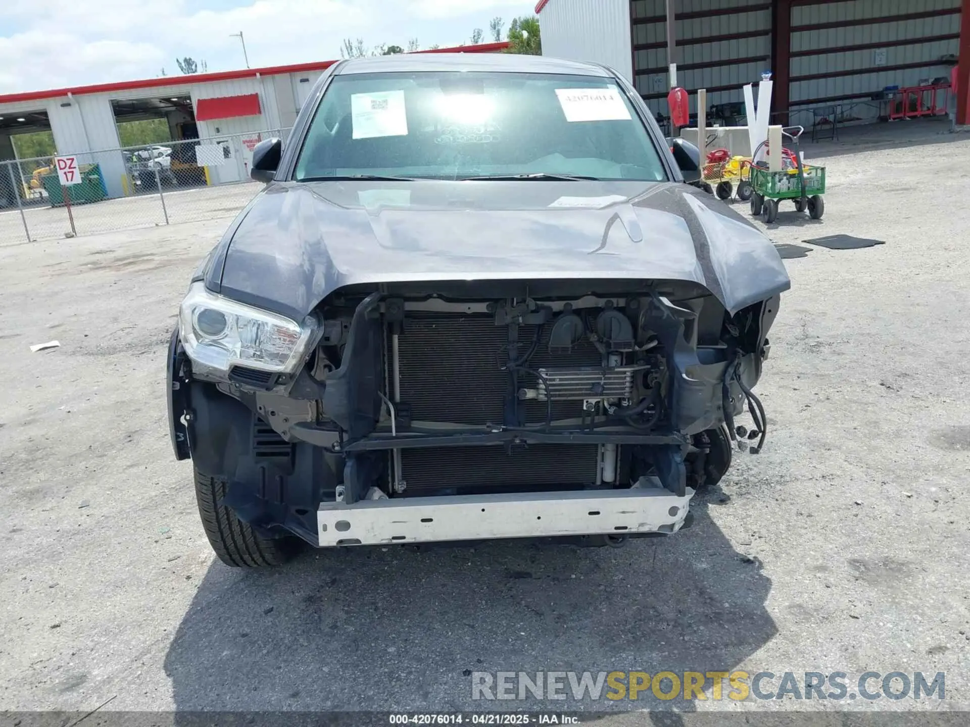 13 Фотография поврежденного автомобиля 5TFAZ5CN4LX091283 TOYOTA TACOMA 2020