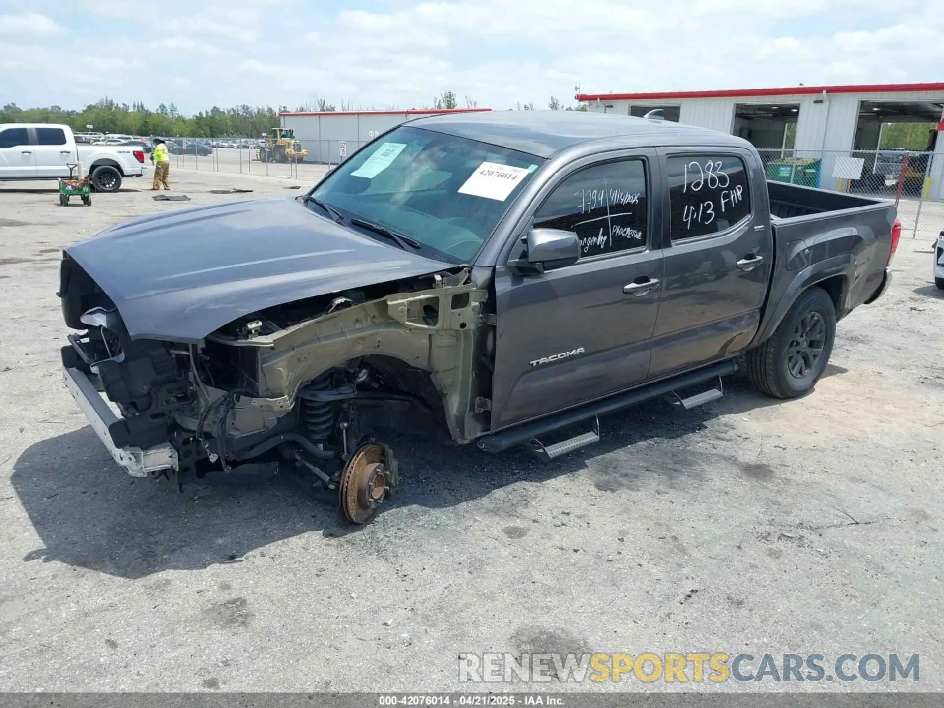 2 Фотография поврежденного автомобиля 5TFAZ5CN4LX091283 TOYOTA TACOMA 2020