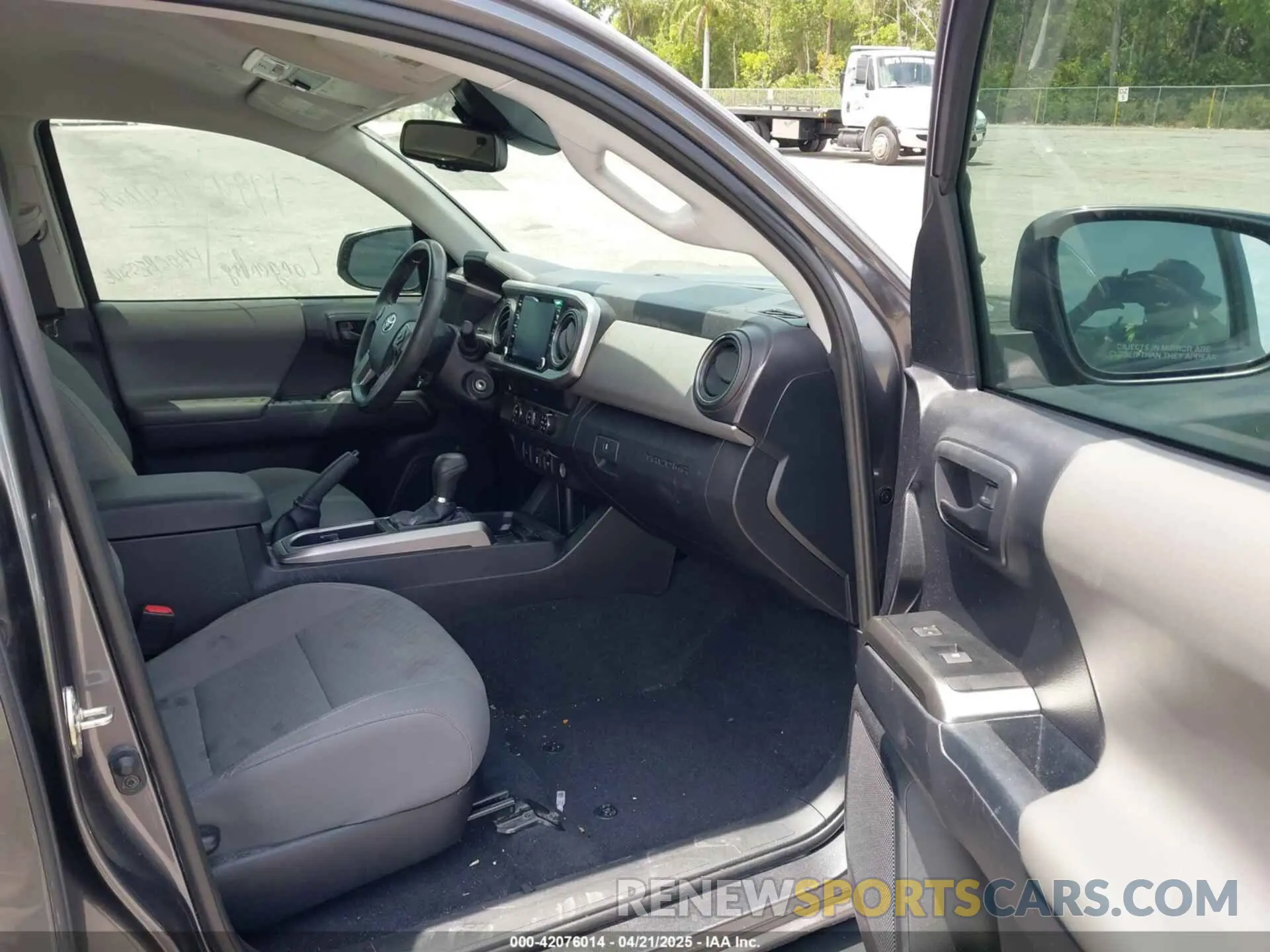 5 Фотография поврежденного автомобиля 5TFAZ5CN4LX091283 TOYOTA TACOMA 2020