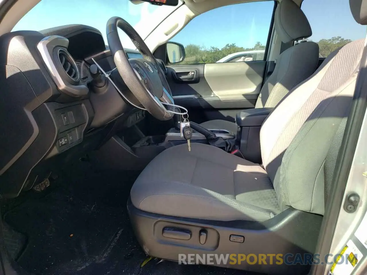 7 Photograph of a damaged car 5TFAZ5CN8LX090315 TOYOTA TACOMA 2020