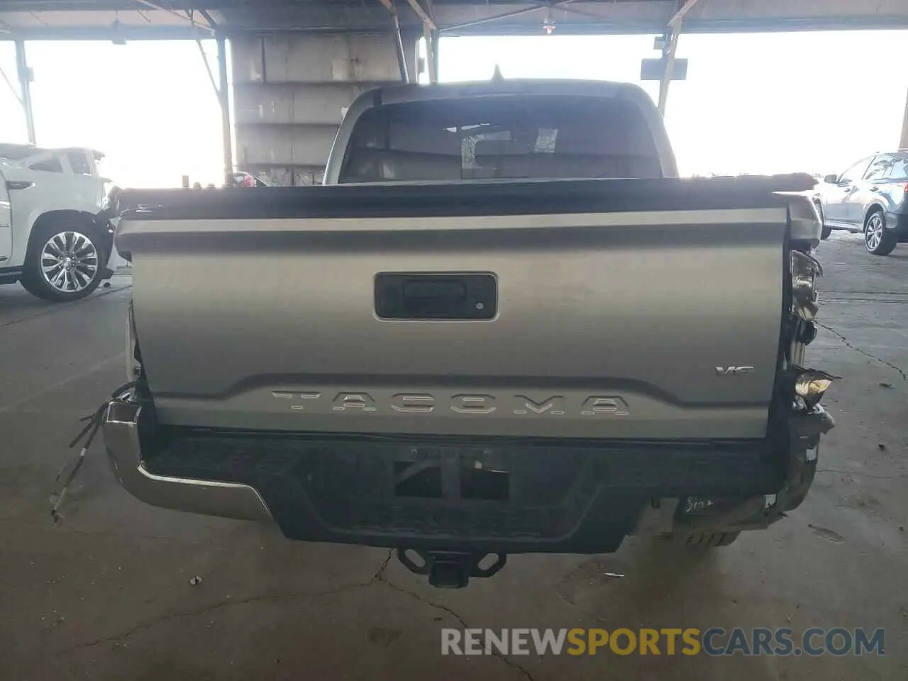 6 Photograph of a damaged car 5TFCZ5AN0LX241515 TOYOTA TACOMA 2020