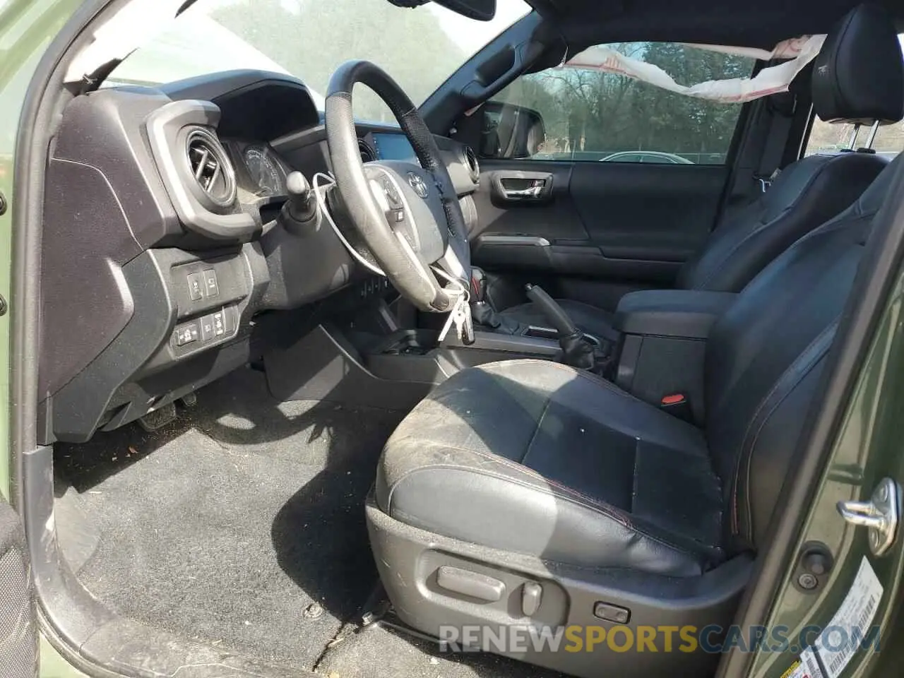 7 Photograph of a damaged car 5TFCZ5AN1LX240423 TOYOTA TACOMA 2020
