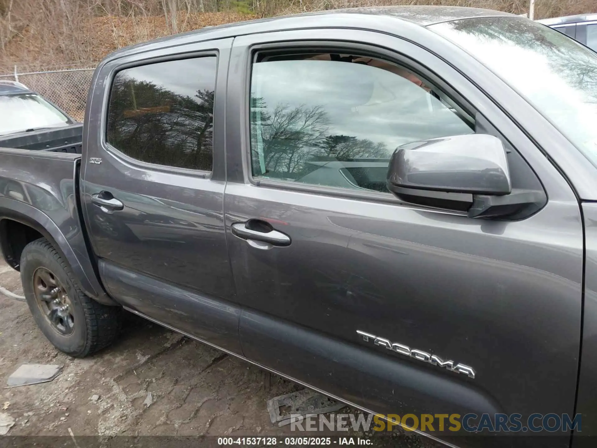 13 Photograph of a damaged car 5TFCZ5AN2LX231424 TOYOTA TACOMA 2020