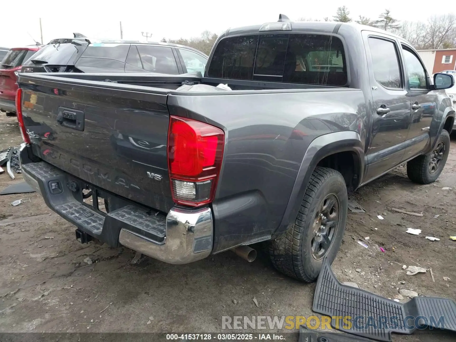 4 Photograph of a damaged car 5TFCZ5AN2LX231424 TOYOTA TACOMA 2020