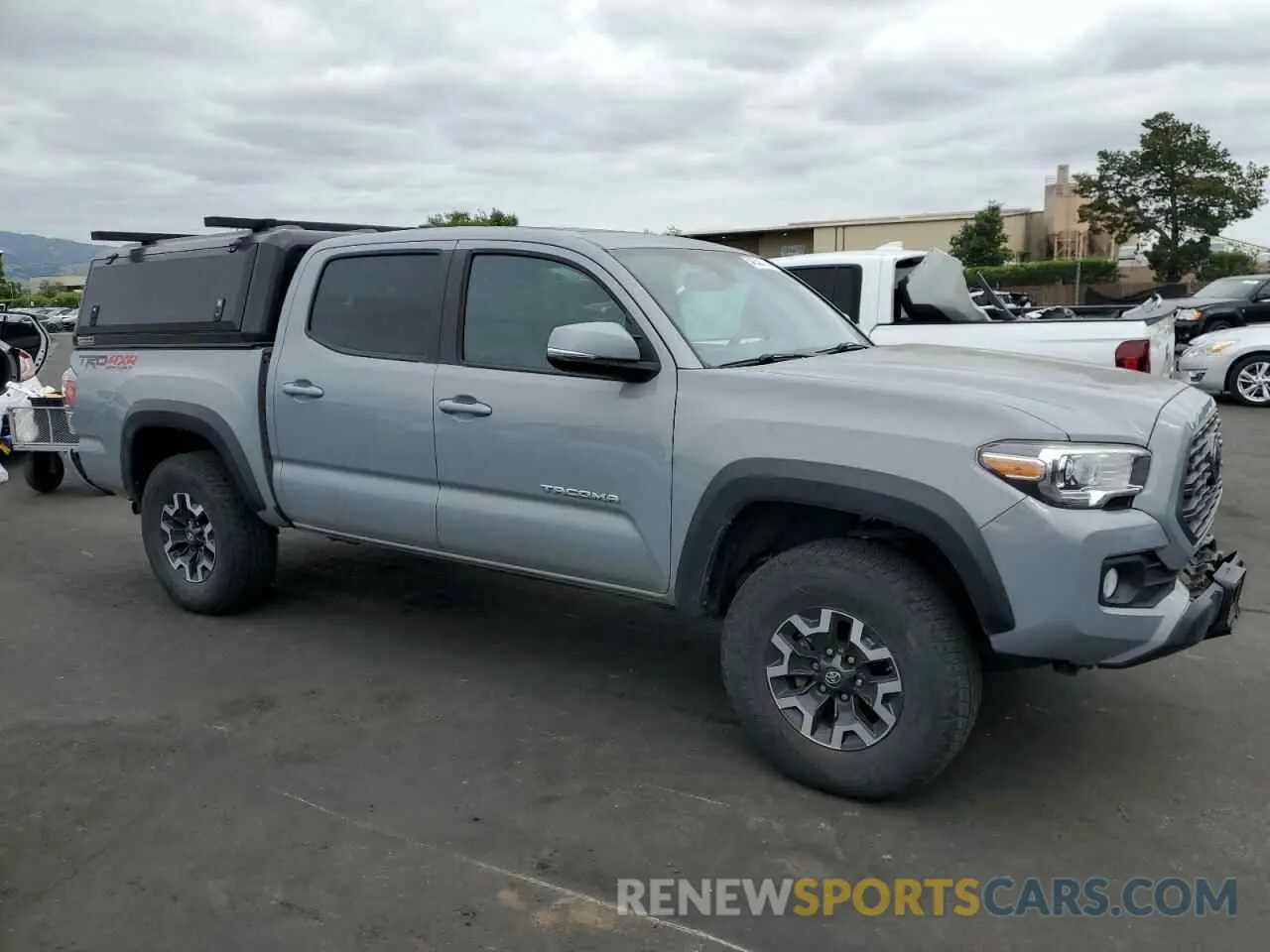 4 Photograph of a damaged car 5TFCZ5AN2LX237322 TOYOTA TACOMA 2020