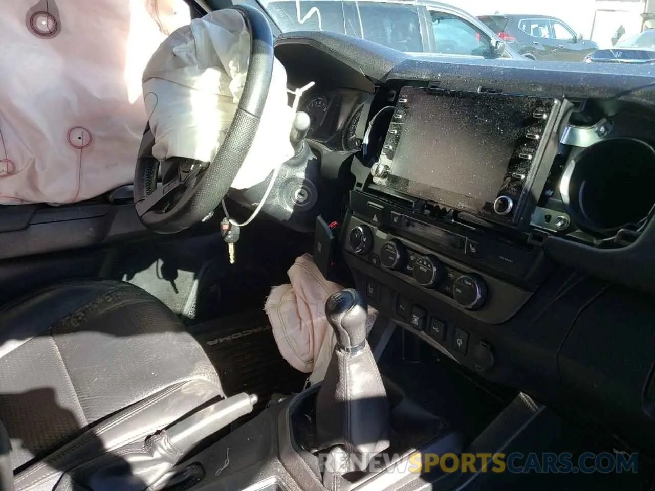9 Photograph of a damaged car 5TFCZ5AN3LX215944 TOYOTA TACOMA 2020