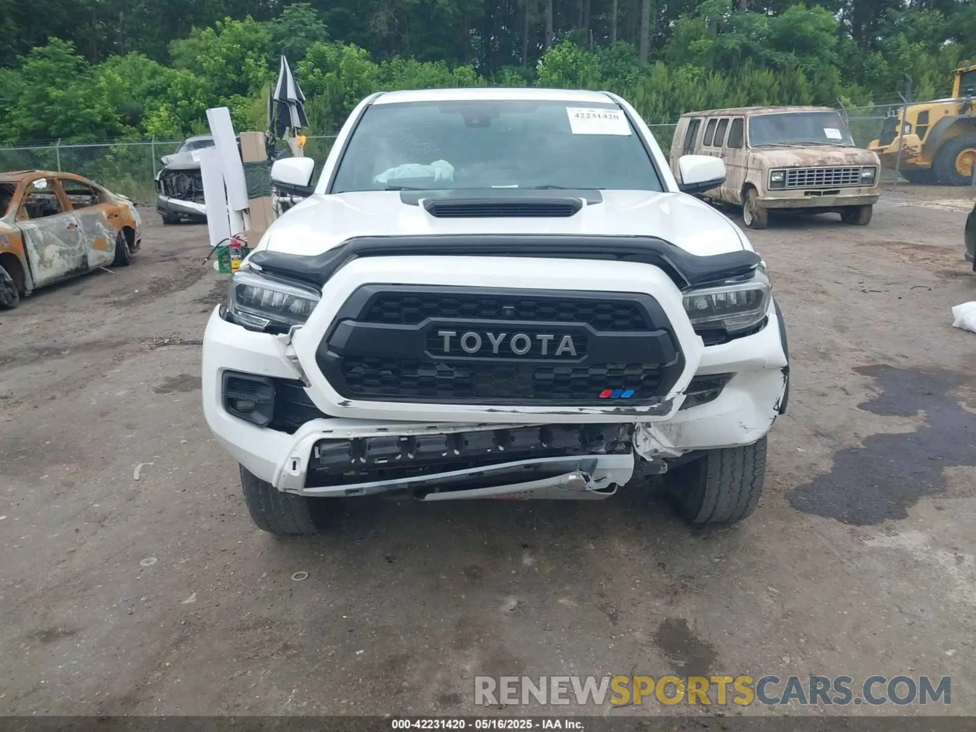 12 Photograph of a damaged car 5TFCZ5AN3LX226071 TOYOTA TACOMA 2020