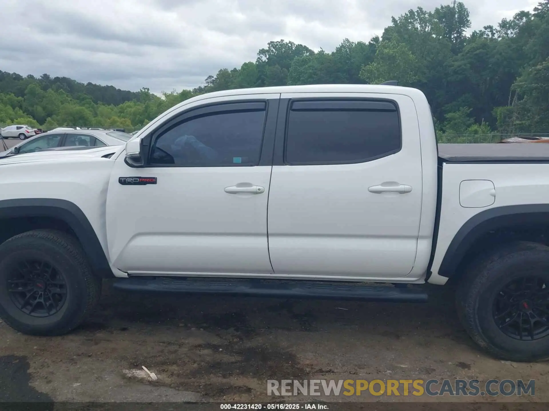 14 Photograph of a damaged car 5TFCZ5AN3LX226071 TOYOTA TACOMA 2020