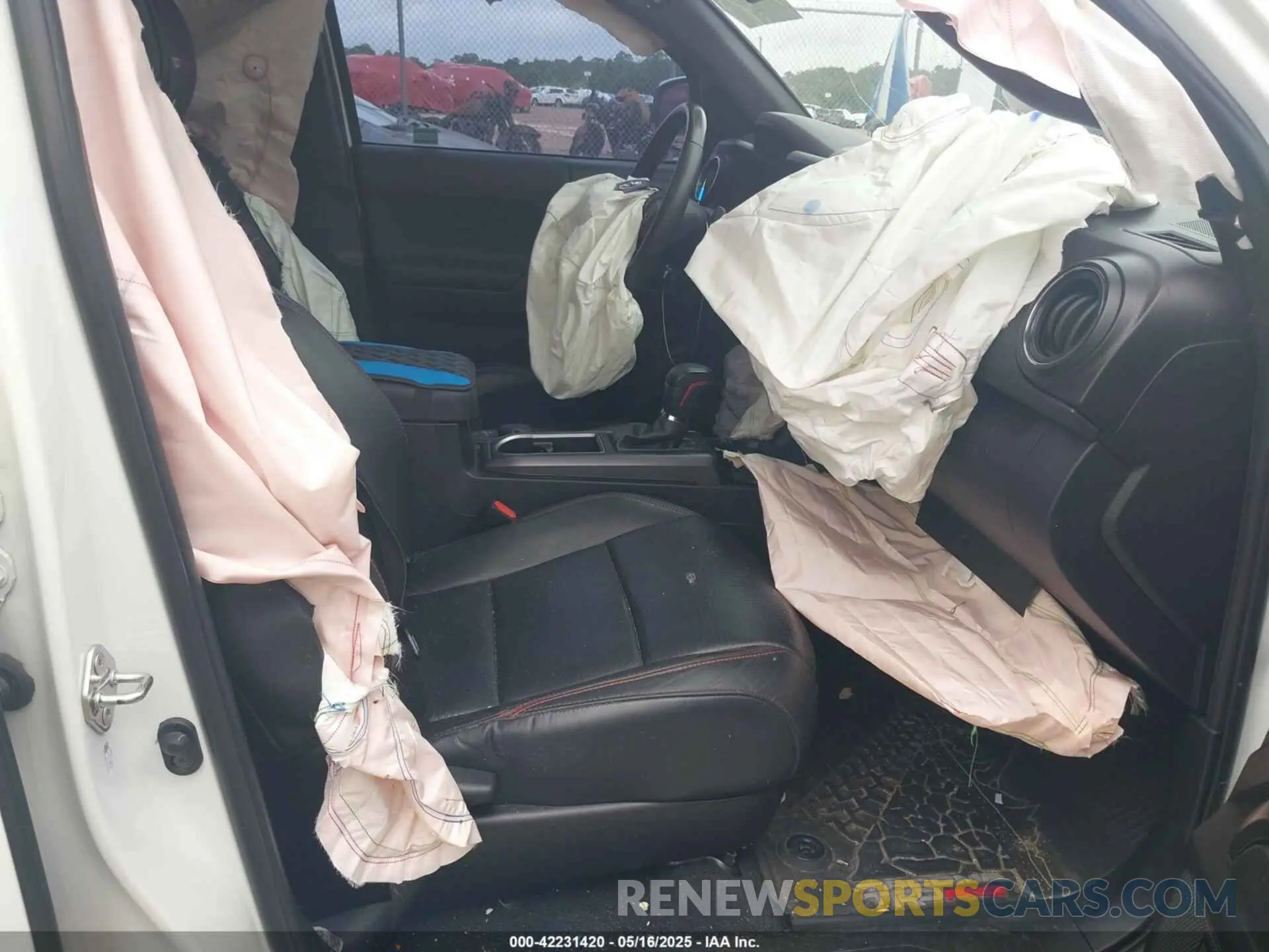 5 Photograph of a damaged car 5TFCZ5AN3LX226071 TOYOTA TACOMA 2020