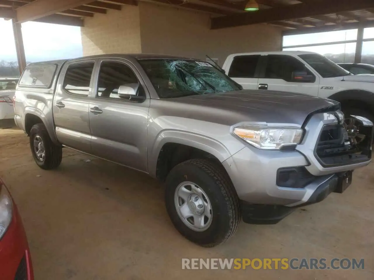4 Photograph of a damaged car 5TFCZ5AN5LX231613 TOYOTA TACOMA 2020