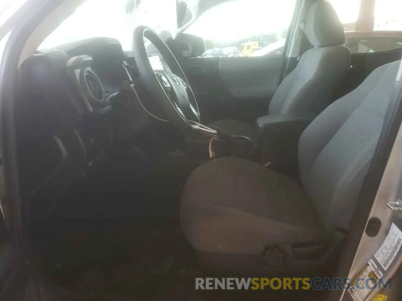7 Photograph of a damaged car 5TFCZ5AN5LX231613 TOYOTA TACOMA 2020