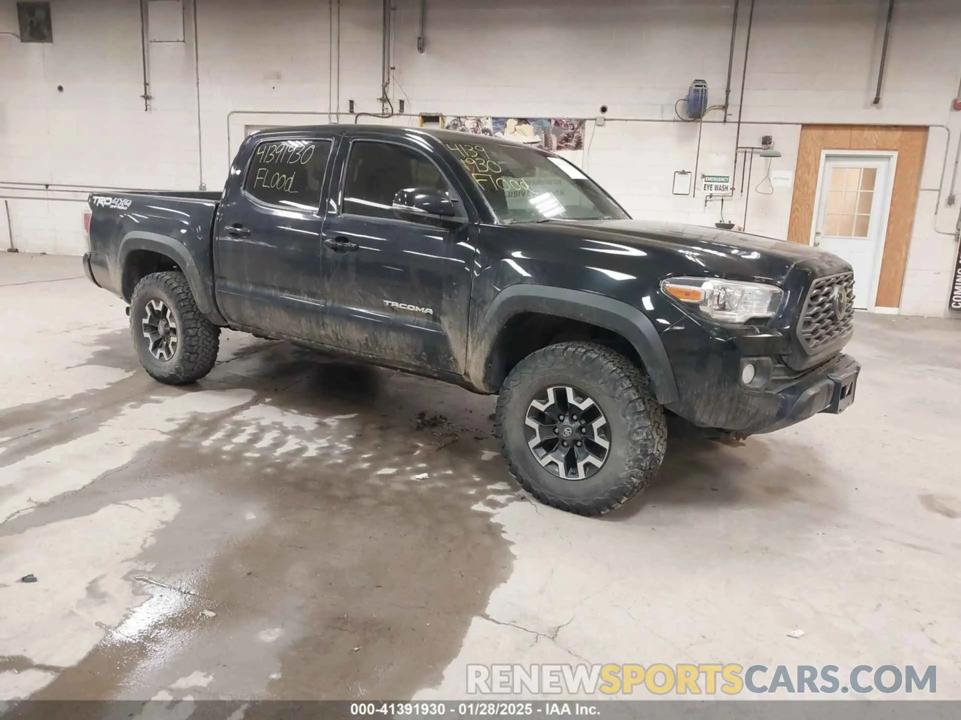 1 Photograph of a damaged car 5TFCZ5AN6LX226243 TOYOTA TACOMA 2020
