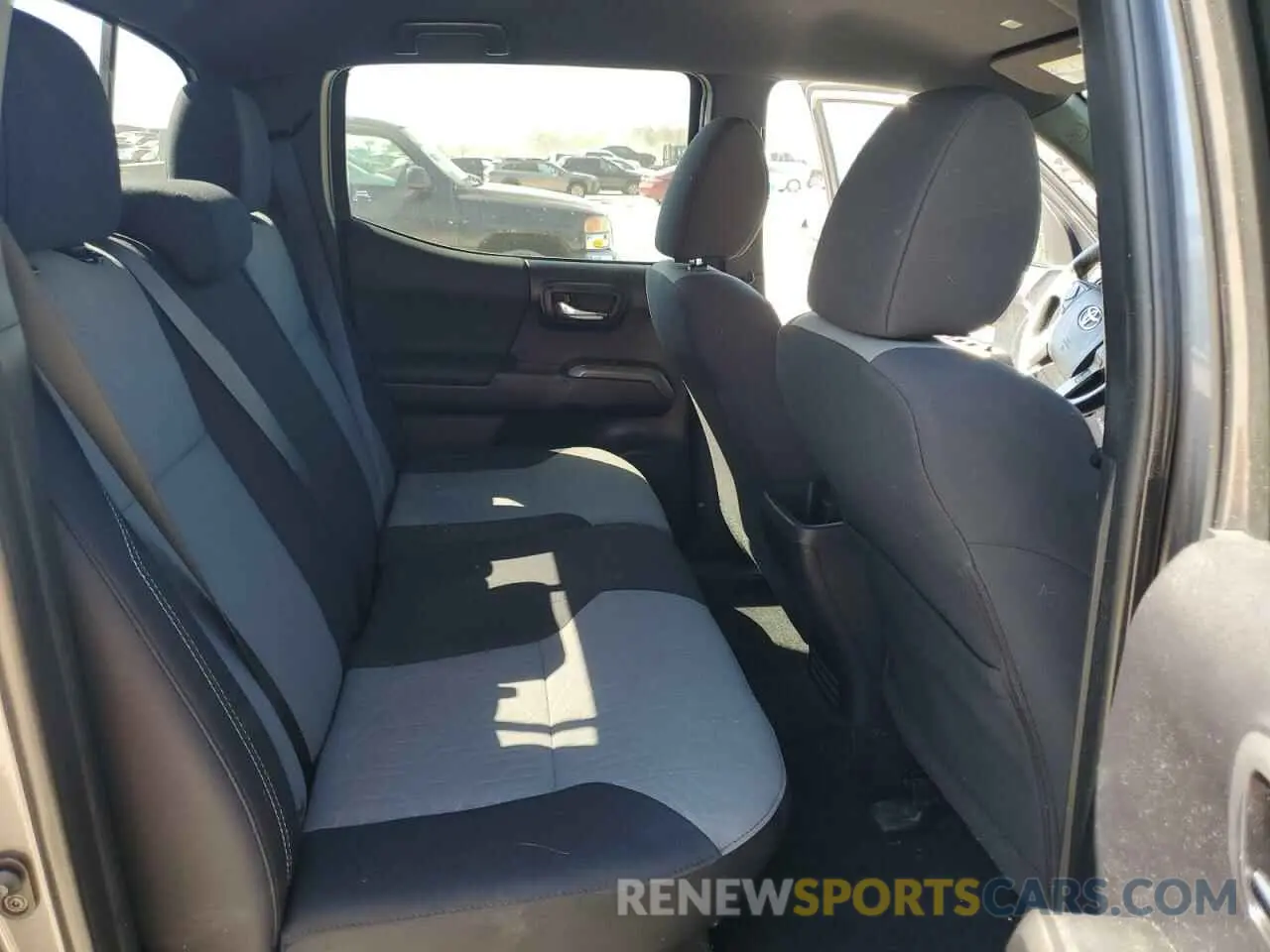 10 Фотография поврежденного автомобиля 5TFCZ5ANXLX228397 TOYOTA TACOMA 2020