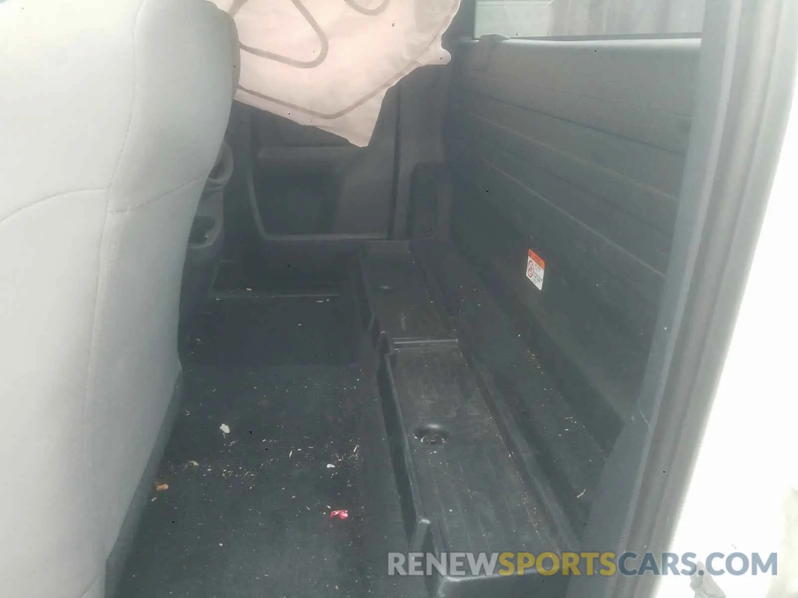 6 Photograph of a damaged car 5TFRX5GN1LX176374 TOYOTA TACOMA 2020