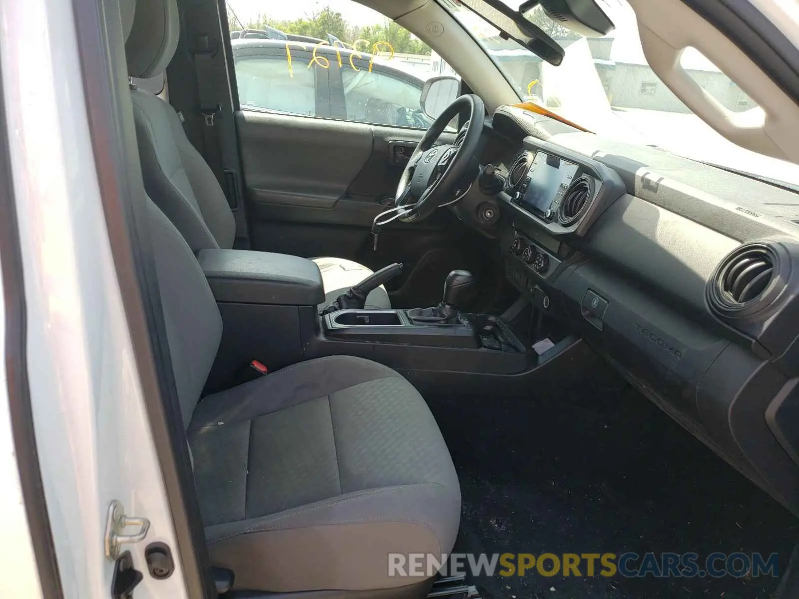 5 Photograph of a damaged car 5TFRX5GN5LX171033 TOYOTA TACOMA 2020