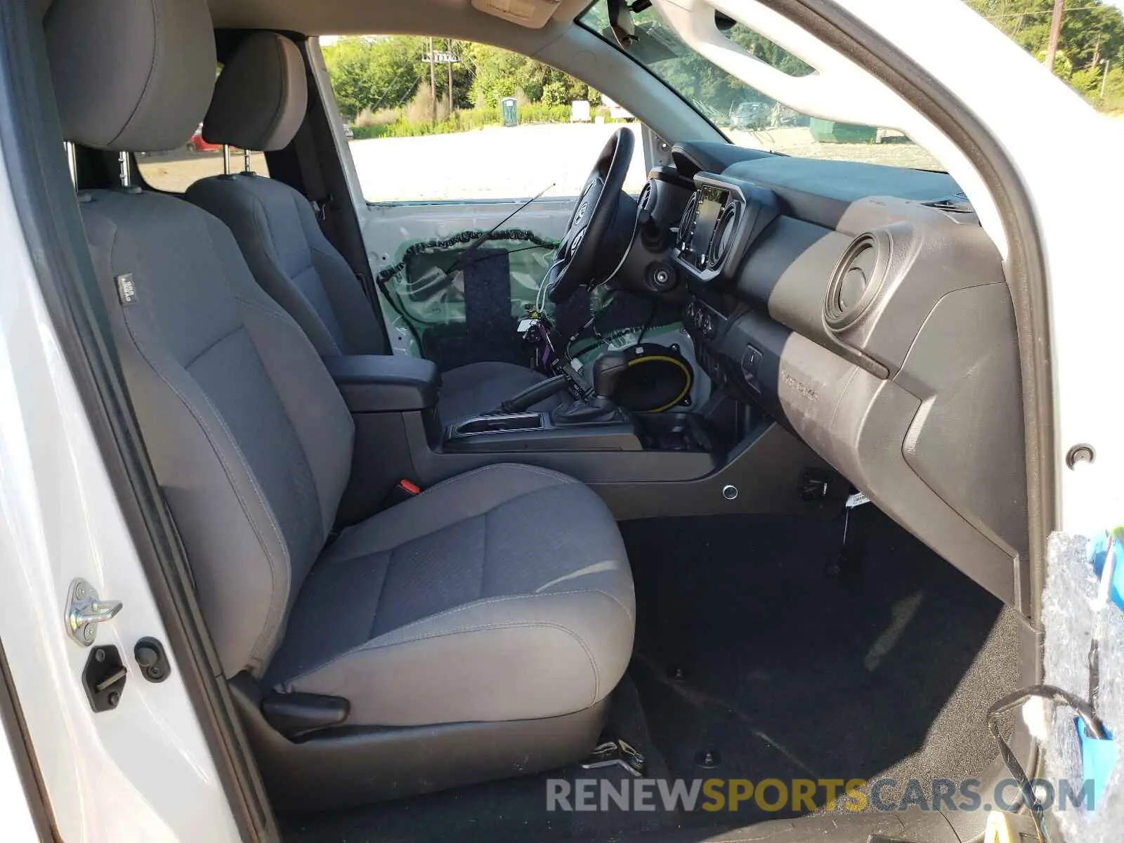 5 Photograph of a damaged car 5TFRX5GN7LX180199 TOYOTA TACOMA 2020