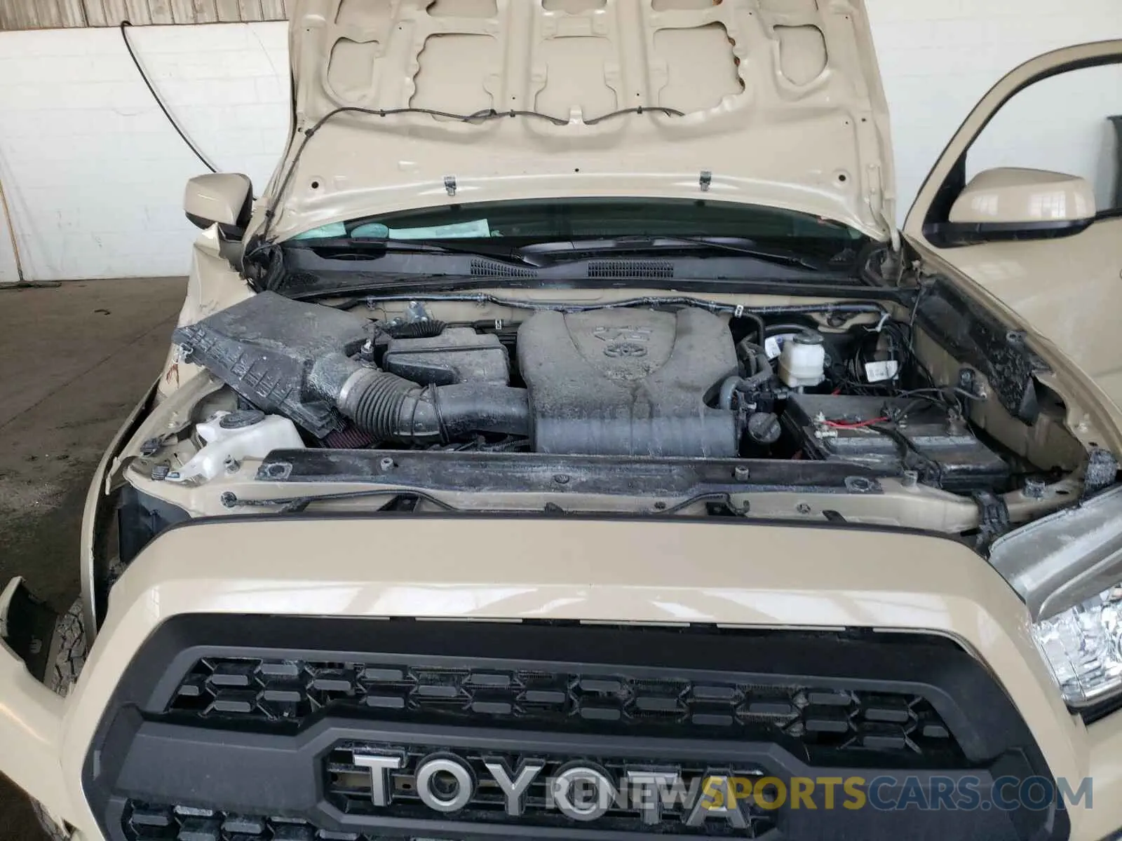 7 Photograph of a damaged car 5TFSZ5AN3LX219987 TOYOTA TACOMA 2020