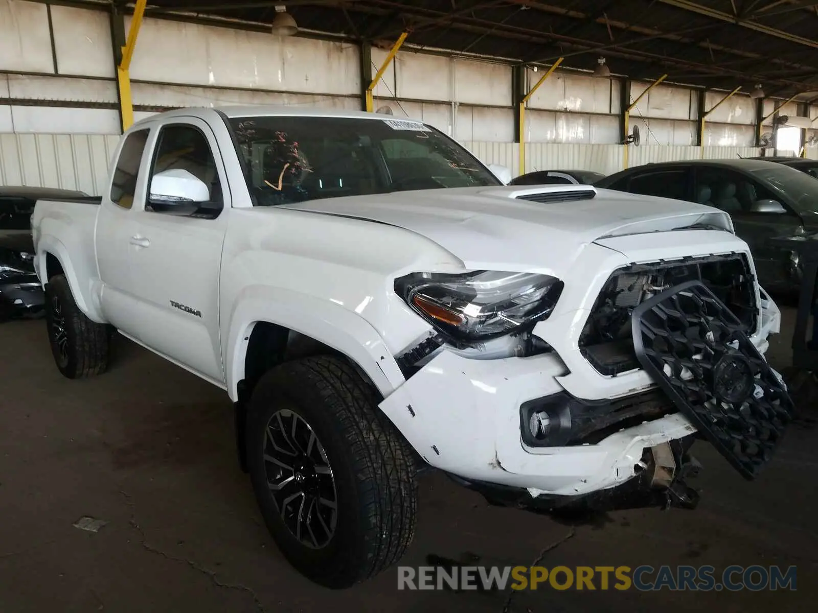 1 Photograph of a damaged car 5TFSZ5AN4LX215107 TOYOTA TACOMA 2020