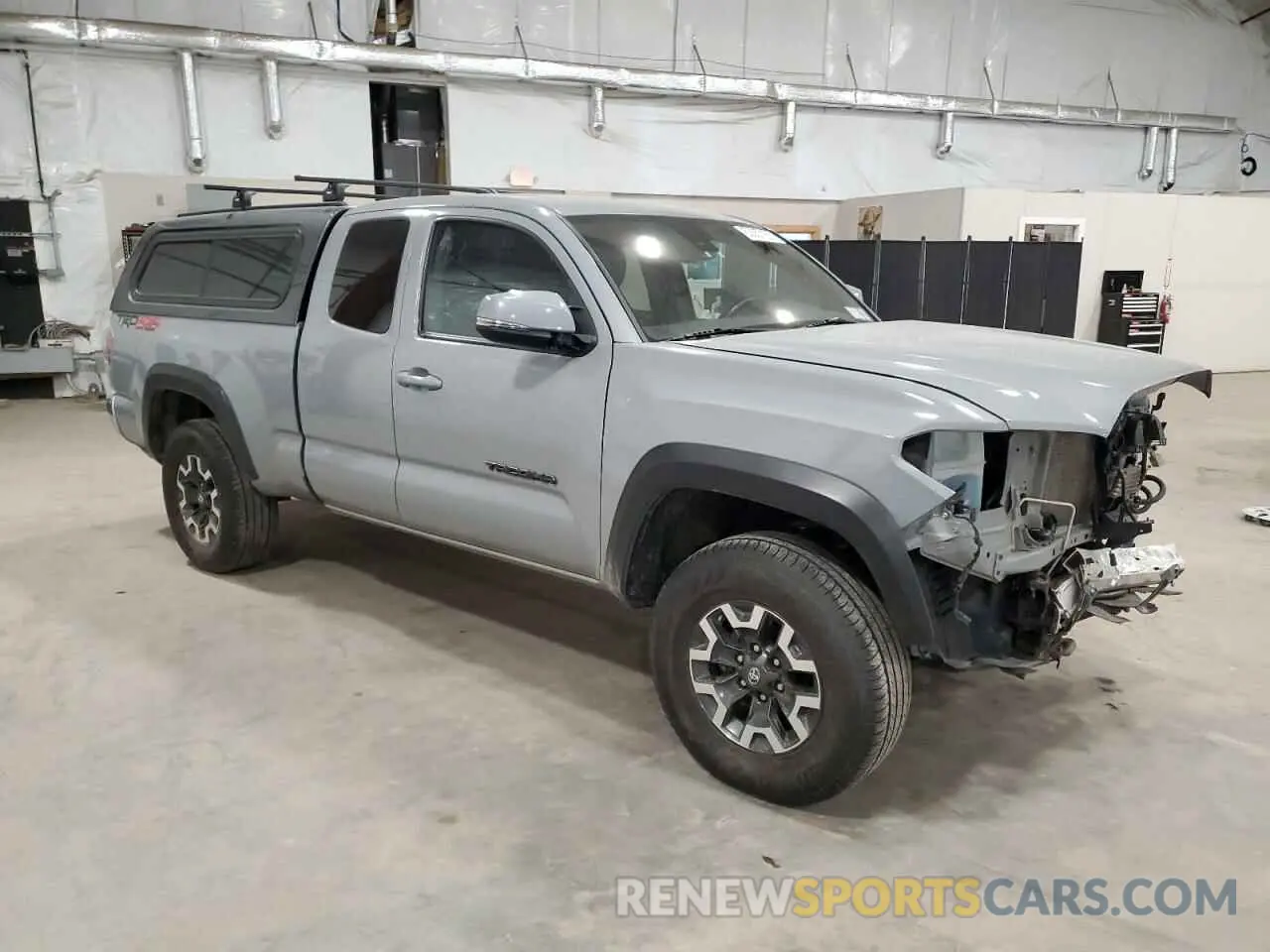 4 Photograph of a damaged car 5TFSZ5ANXLX223728 TOYOTA TACOMA 2020
