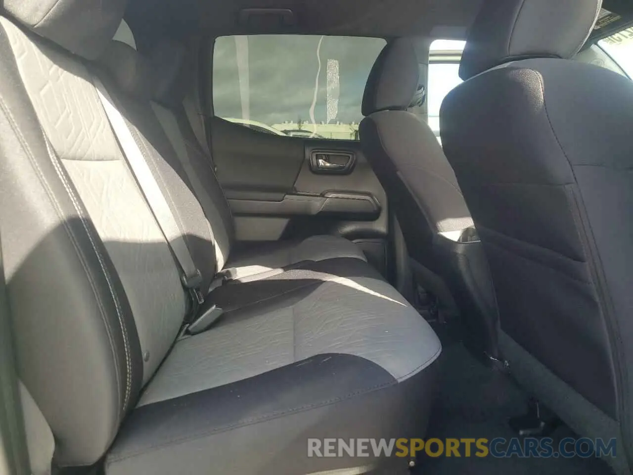 10 Photograph of a damaged car 3TMAZ5CN0MM155035 TOYOTA TACOMA 2021
