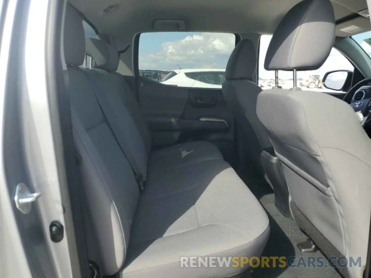 10 Фотография поврежденного автомобиля 3TMAZ5CN1MM152239 TOYOTA TACOMA 2021