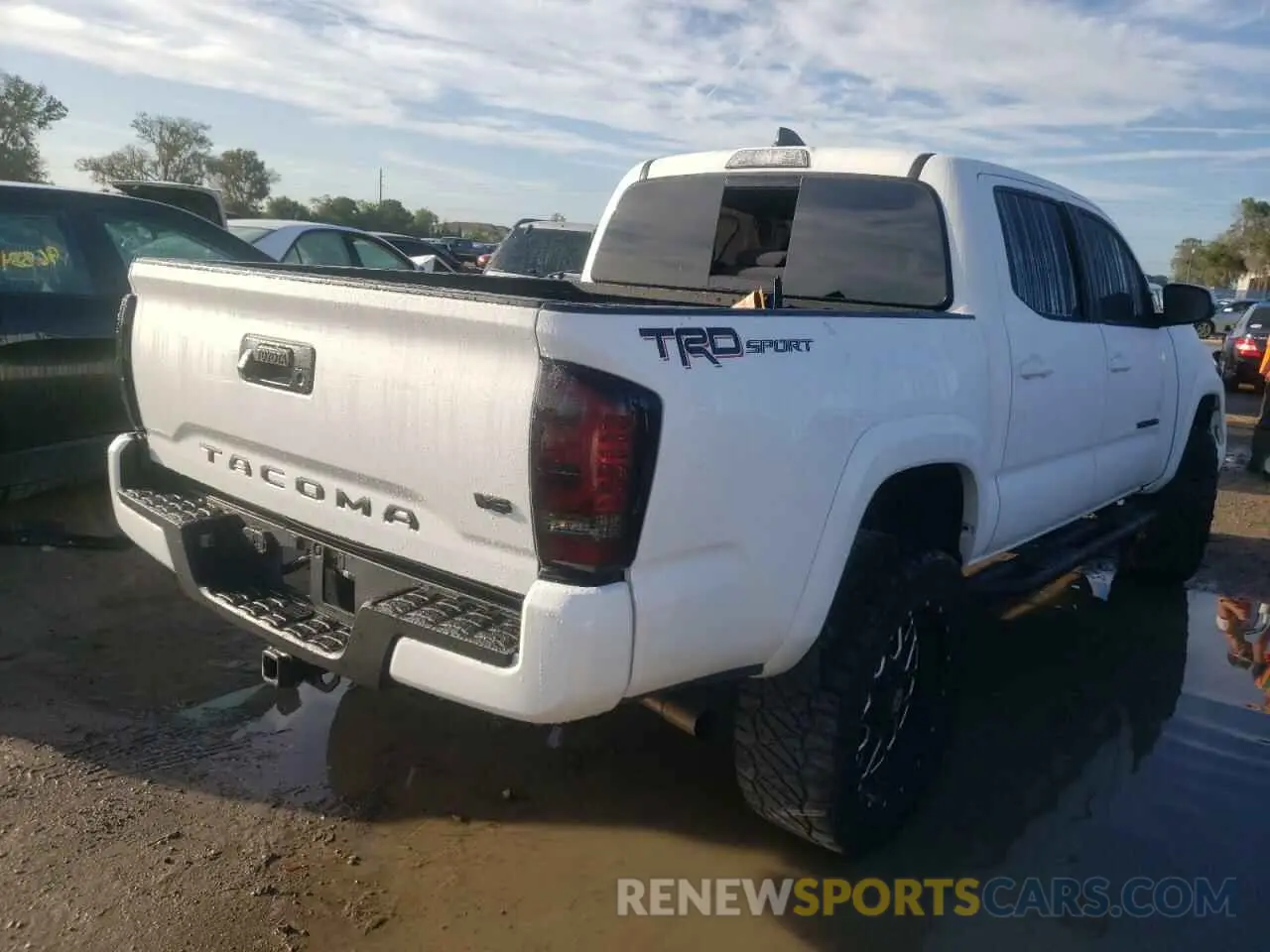 4 Photograph of a damaged car 3TMAZ5CN1MM159773 TOYOTA TACOMA 2021
