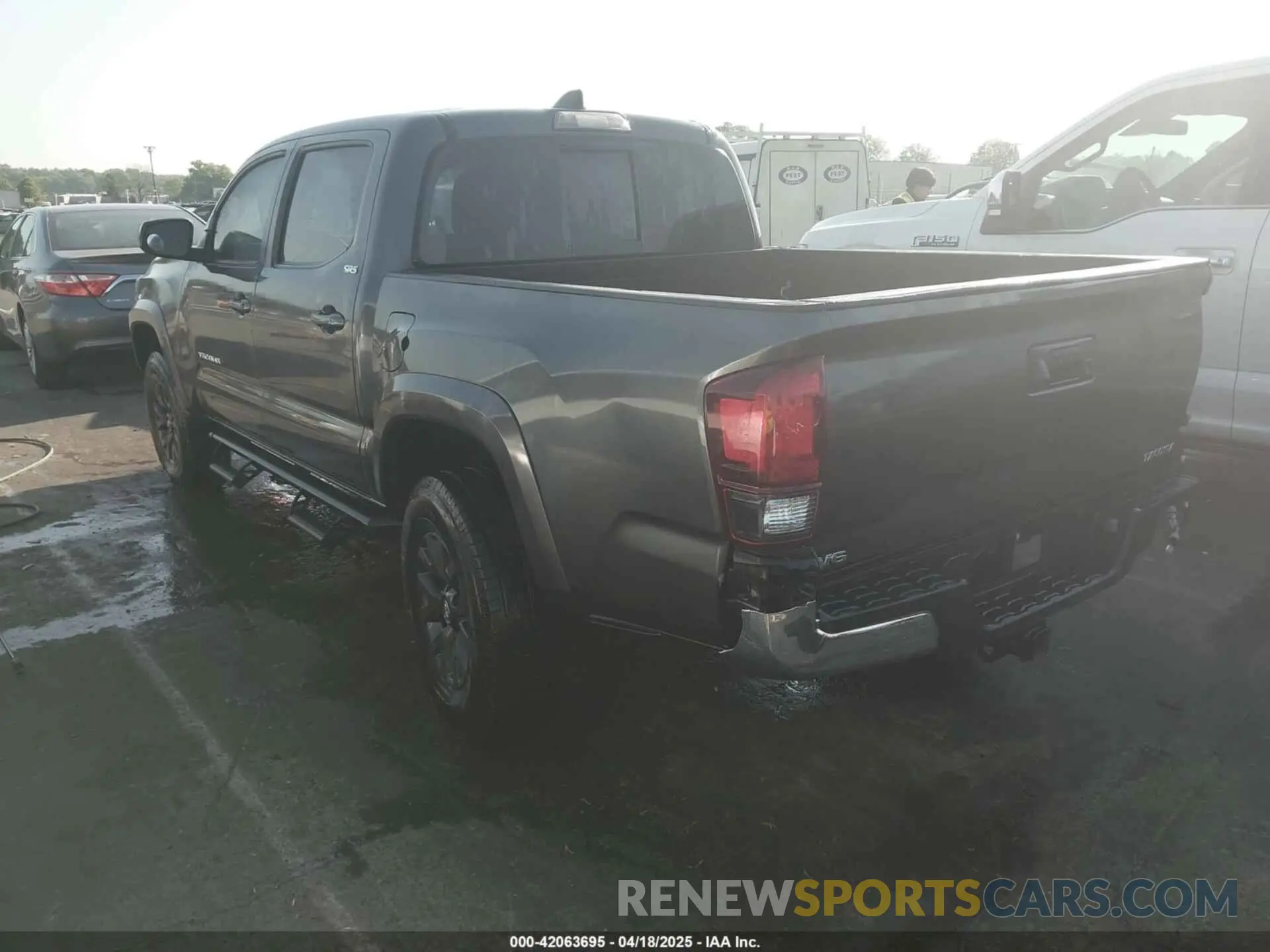 3 Фотография поврежденного автомобиля 3TMAZ5CN2MM156736 TOYOTA TACOMA 2021