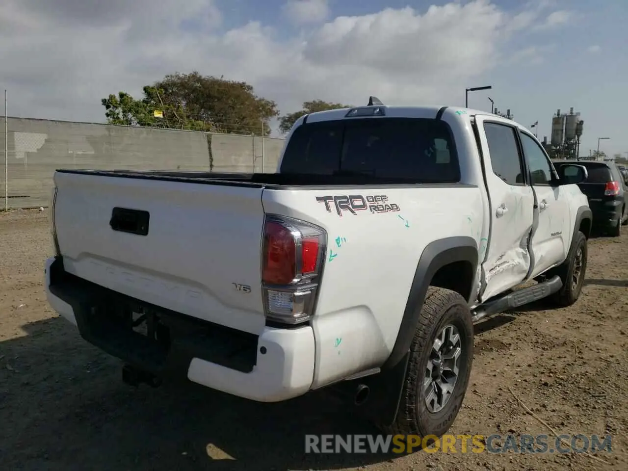 4 Photograph of a damaged car 3TMAZ5CN6MM150034 TOYOTA TACOMA 2021