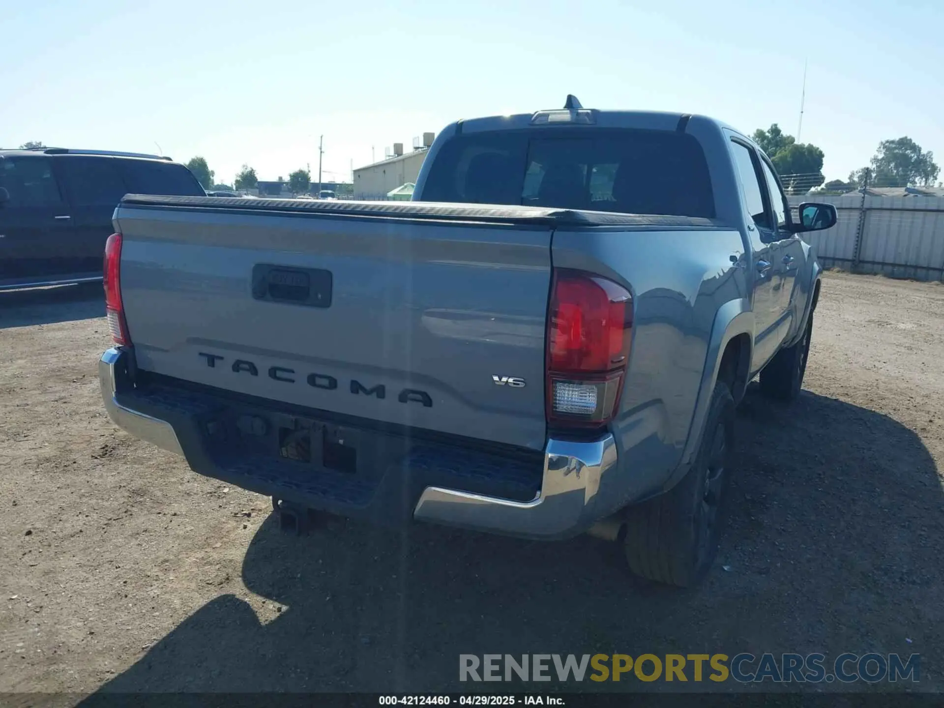 4 Photograph of a damaged car 3TMAZ5CN8MM143036 TOYOTA TACOMA 2021