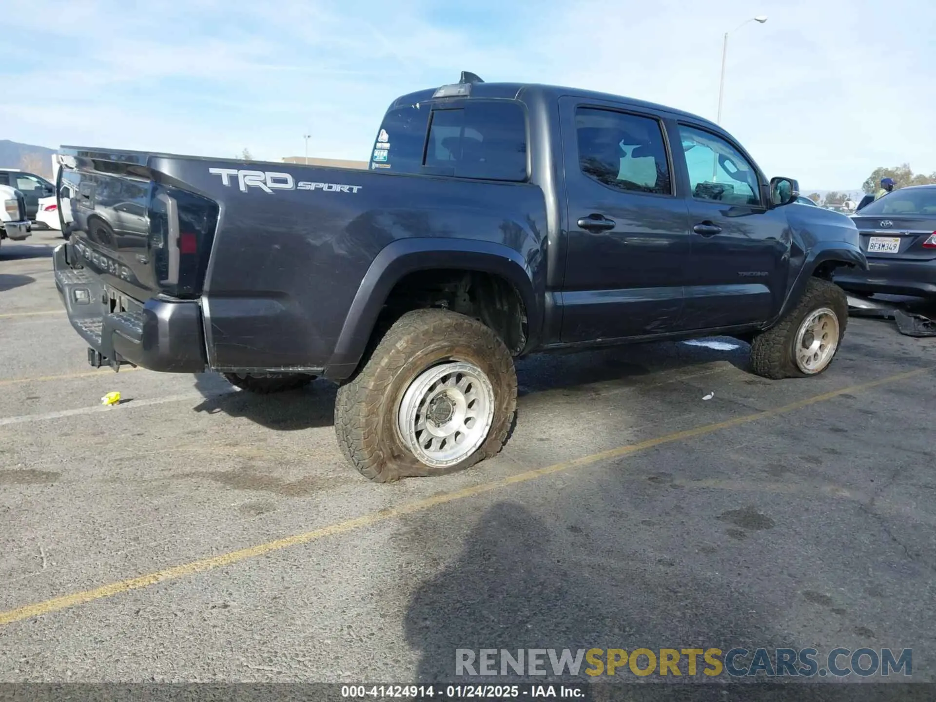 4 Photograph of a damaged car 3TMAZ5CN8MM152559 TOYOTA TACOMA 2021