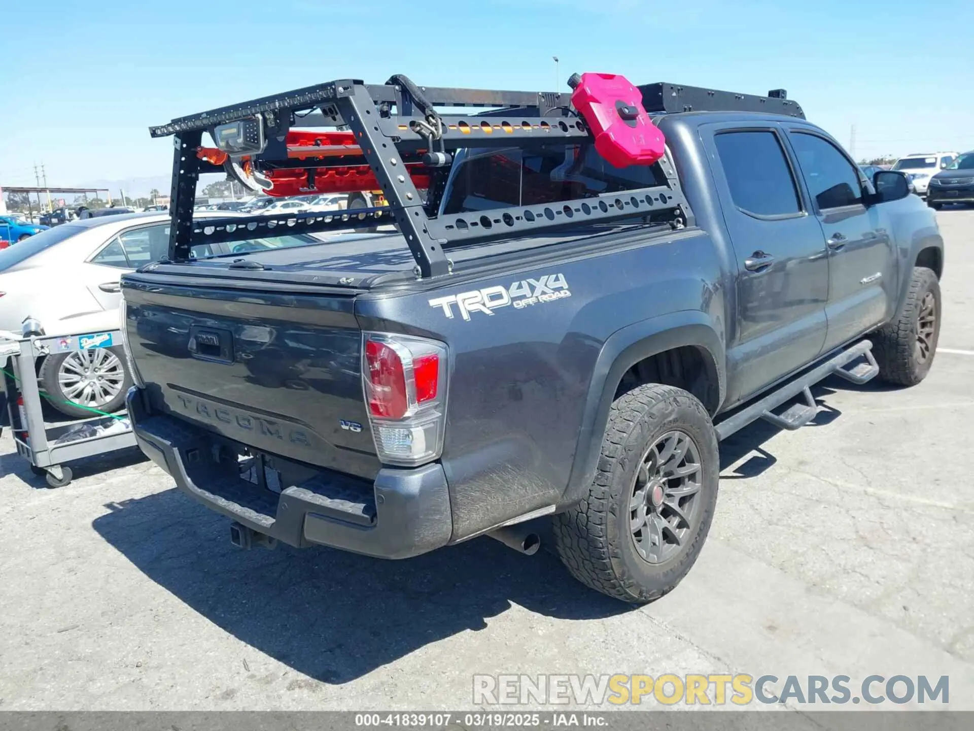 4 Photograph of a damaged car 3TMCZ5AN0MM418099 TOYOTA TACOMA 2021
