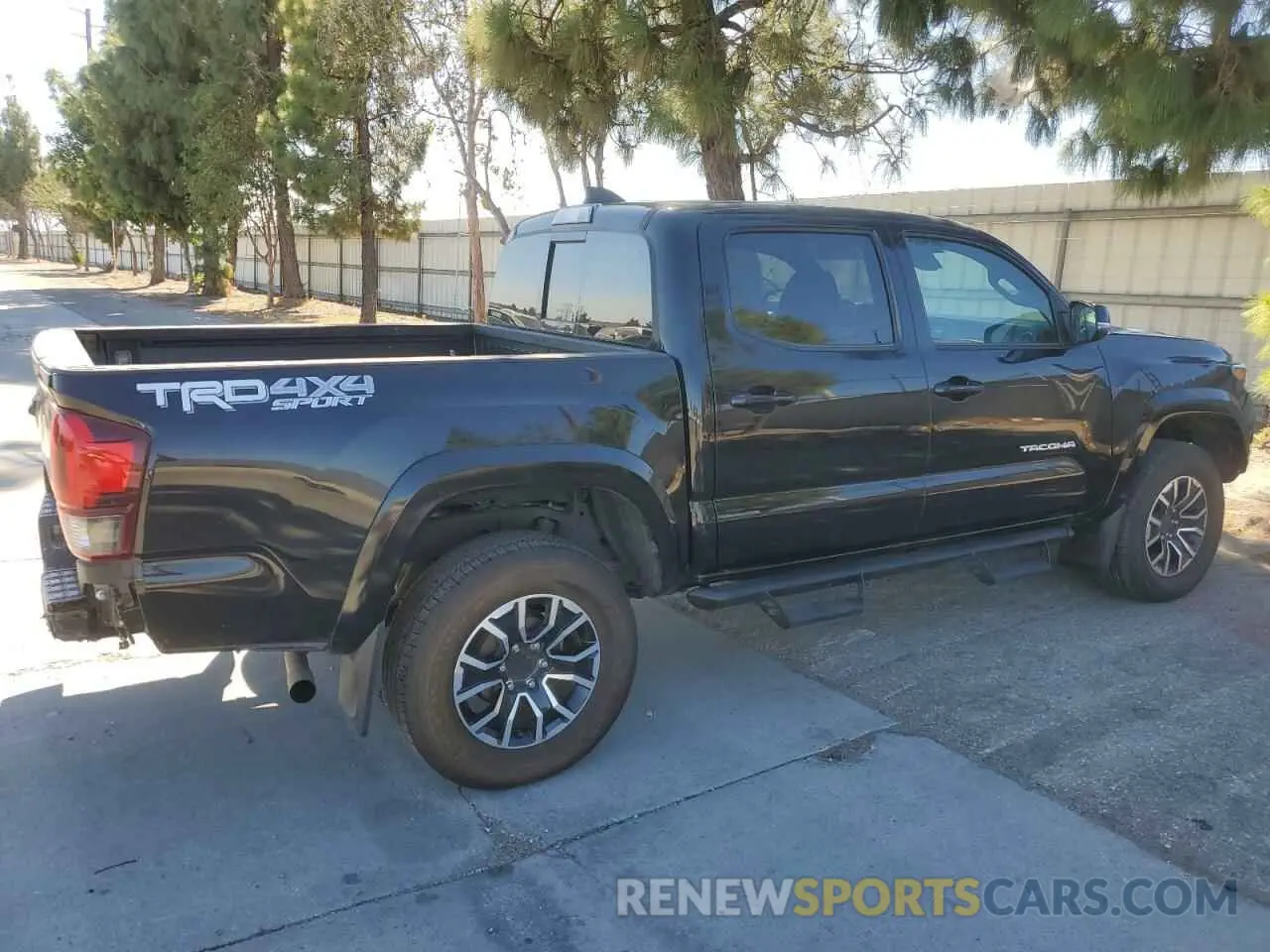 3 Photograph of a damaged car 3TMCZ5AN0MM450874 TOYOTA TACOMA 2021