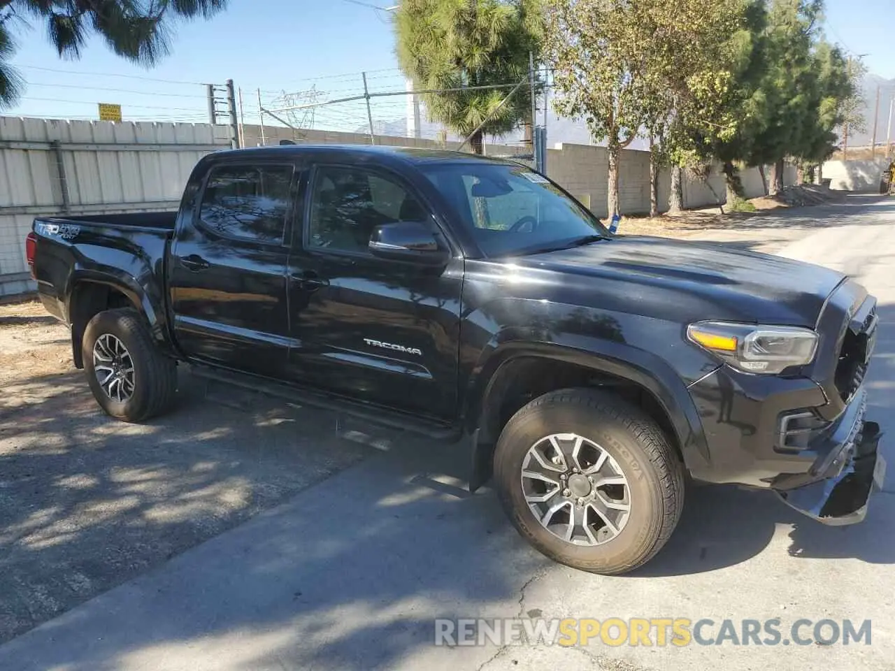 4 Photograph of a damaged car 3TMCZ5AN0MM450874 TOYOTA TACOMA 2021
