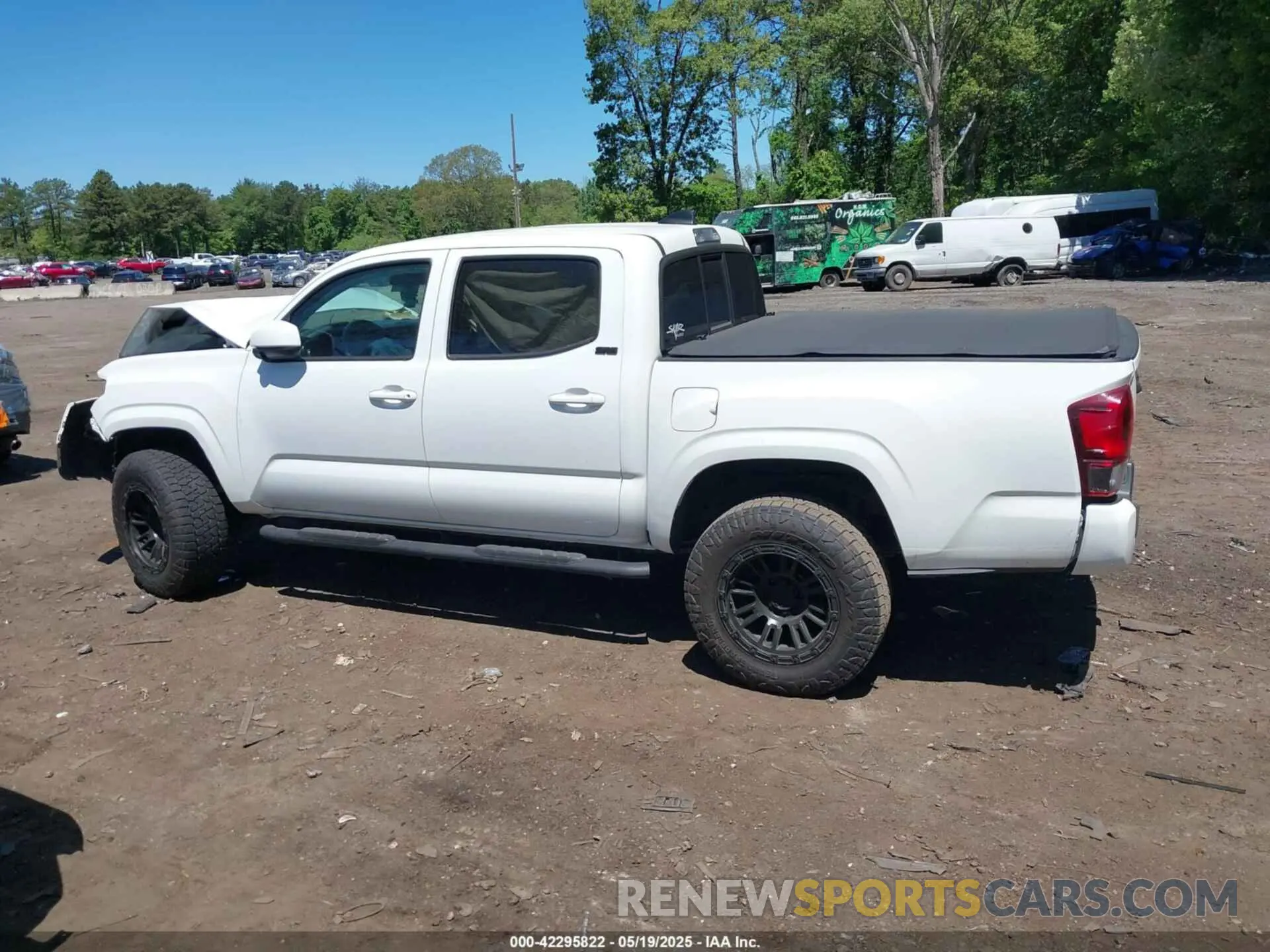 14 Photograph of a damaged car 3TMCZ5AN1MM388756 TOYOTA TACOMA 2021