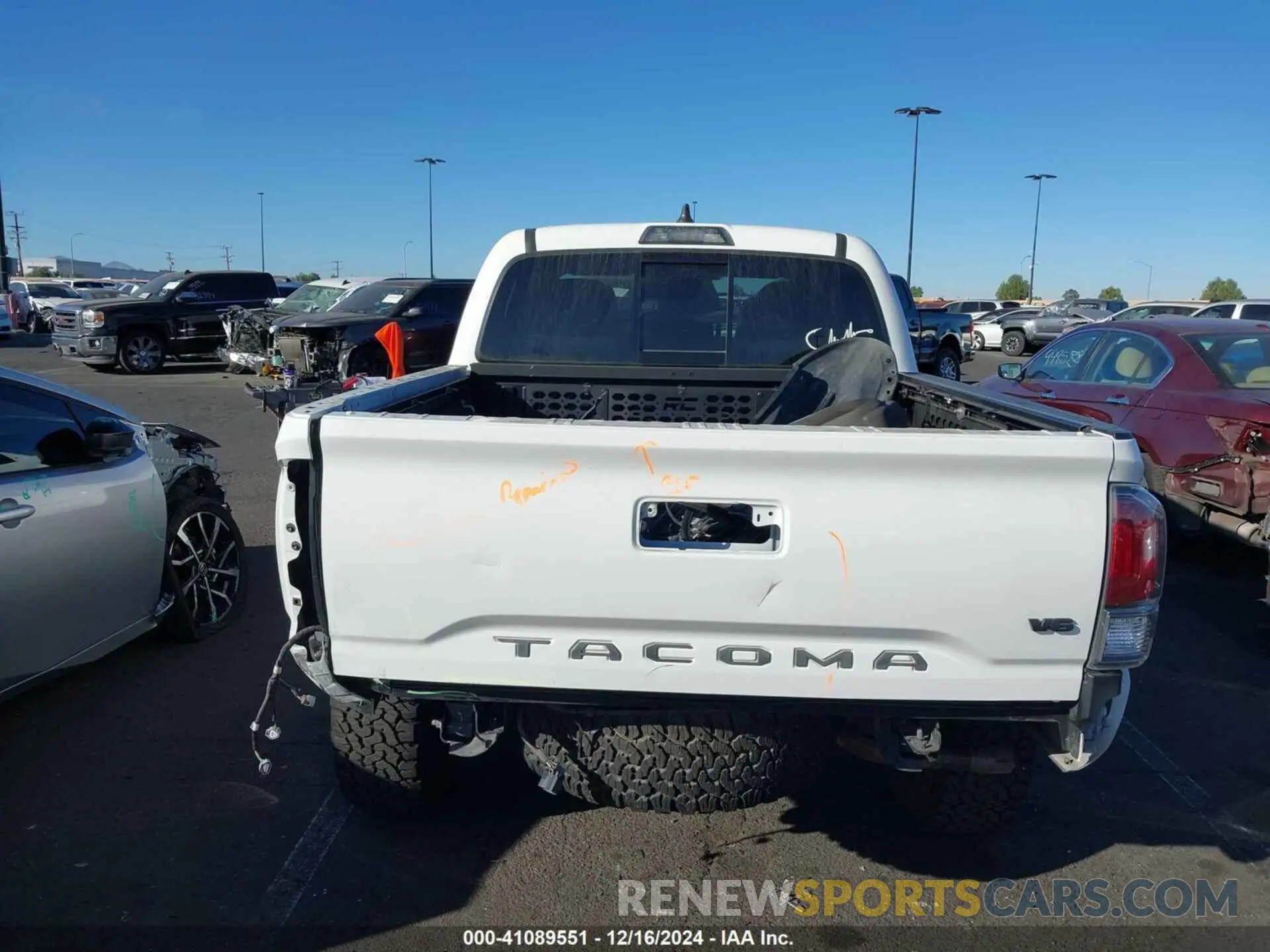 17 Фотография поврежденного автомобиля 3TMCZ5AN2MM405662 TOYOTA TACOMA 2021