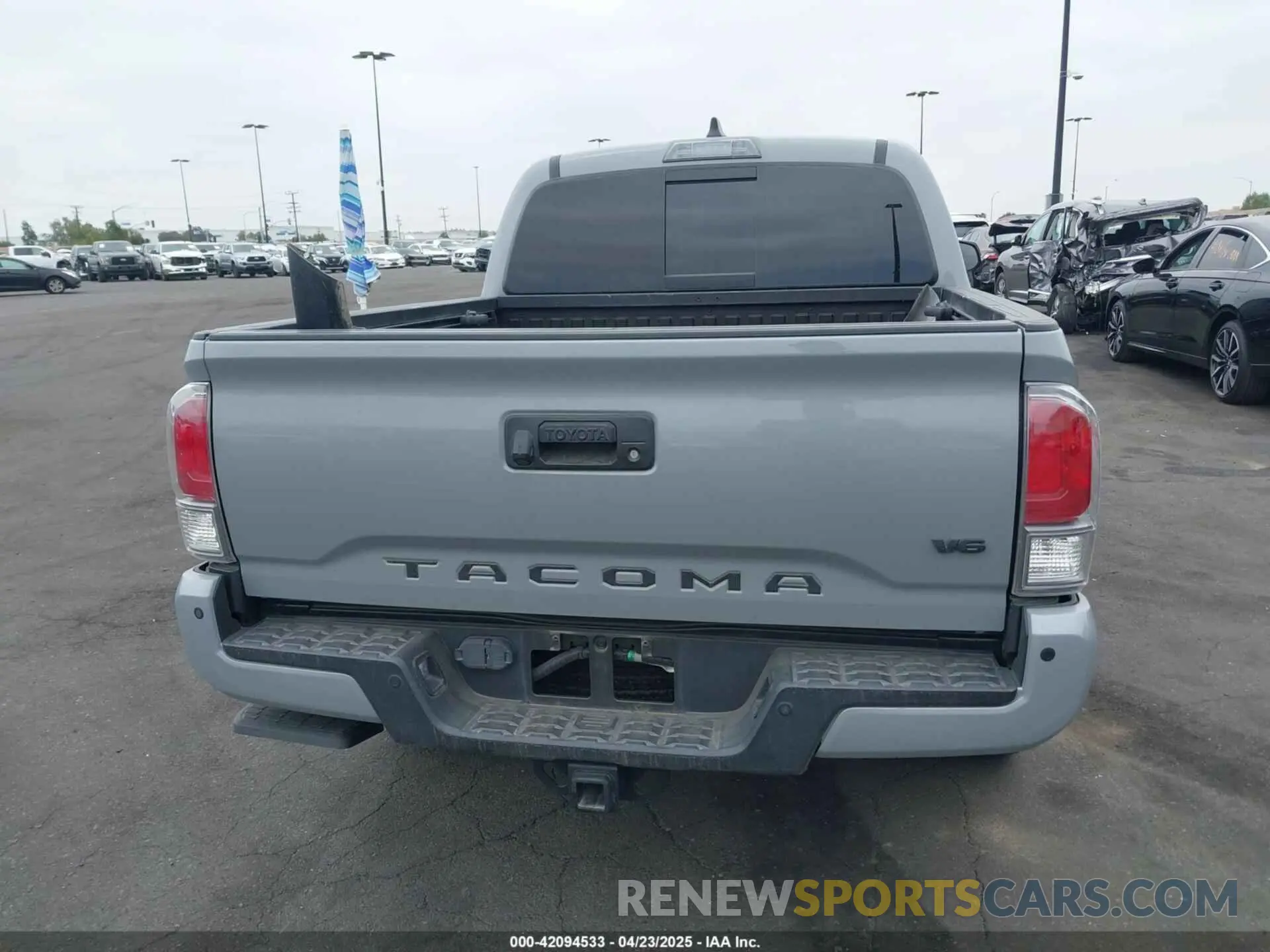 17 Photograph of a damaged car 3TMCZ5AN2MM405869 TOYOTA TACOMA 2021