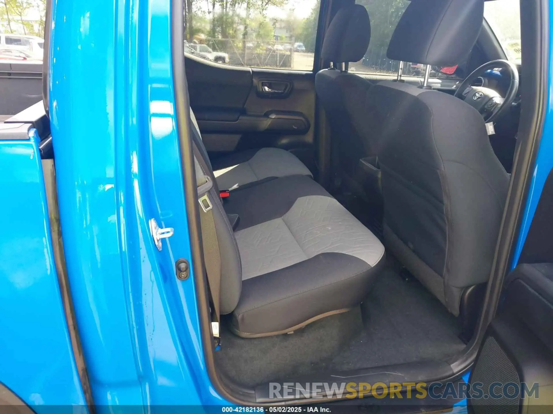 8 Фотография поврежденного автомобиля 3TMCZ5AN2MM425121 TOYOTA TACOMA 2021