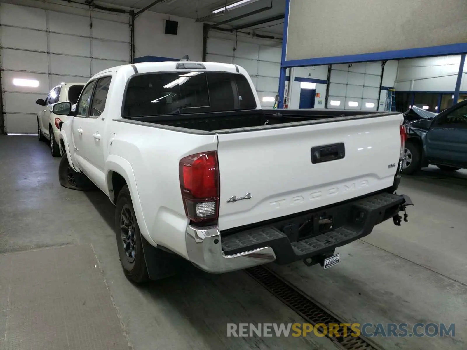 3 Photograph of a damaged car 3TMCZ5AN3MM381694 TOYOTA TACOMA 2021