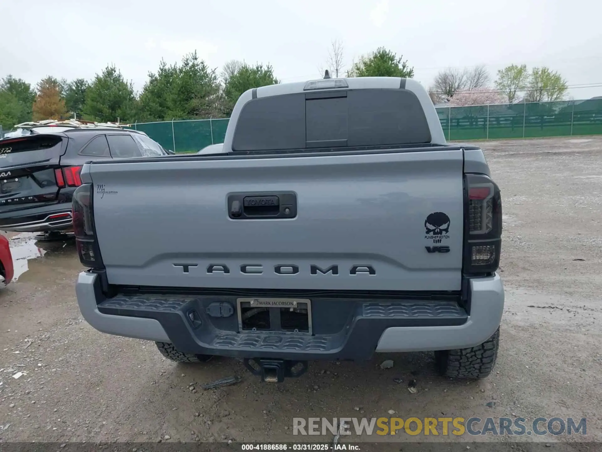 16 Photograph of a damaged car 3TMCZ5AN5MM372821 TOYOTA TACOMA 2021