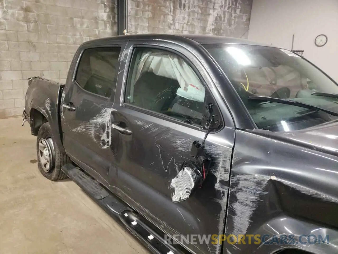 9 Photograph of a damaged car 3TMCZ5AN5MM397122 TOYOTA TACOMA 2021