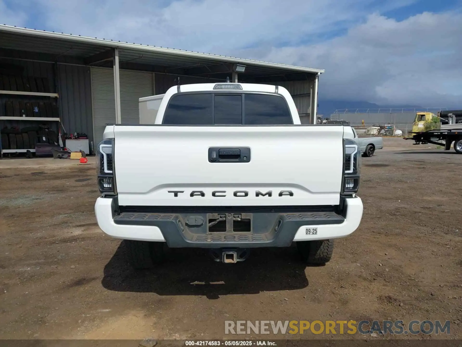17 Photograph of a damaged car 3TMCZ5AN6MM389742 TOYOTA TACOMA 2021