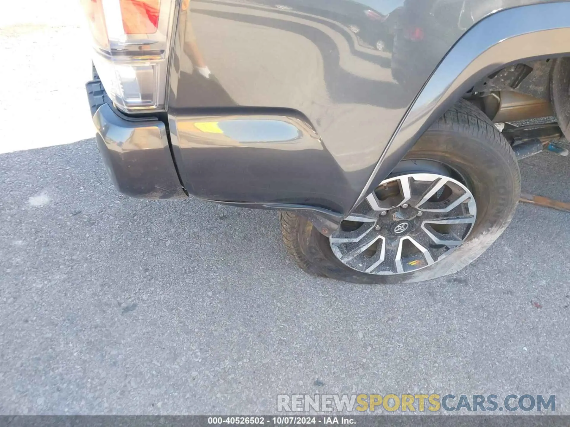 17 Photograph of a damaged car 3TMCZ5AN6MM392933 TOYOTA TACOMA 2021
