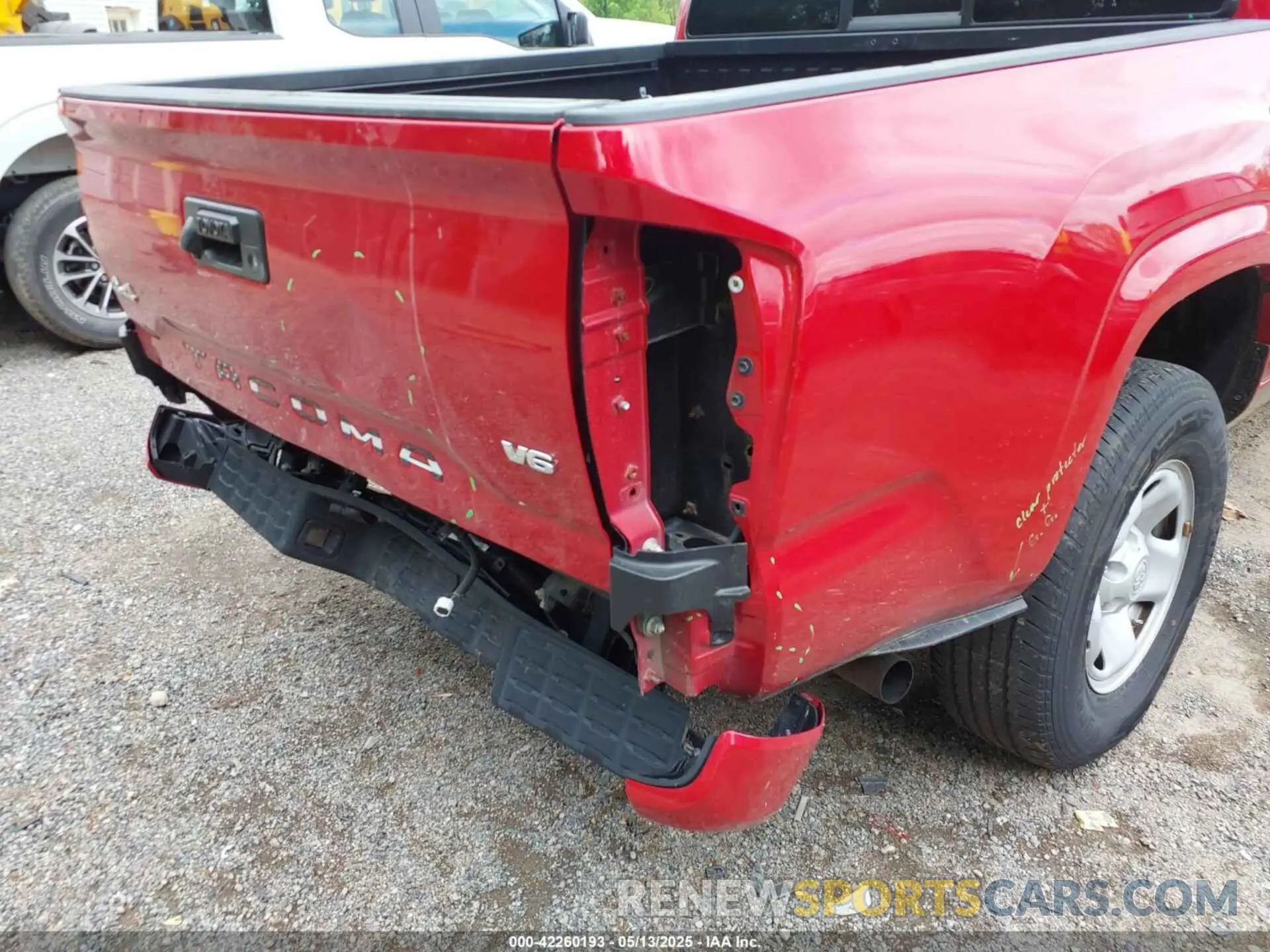 19 Photograph of a damaged car 3TMCZ5AN6MM444433 TOYOTA TACOMA 2021