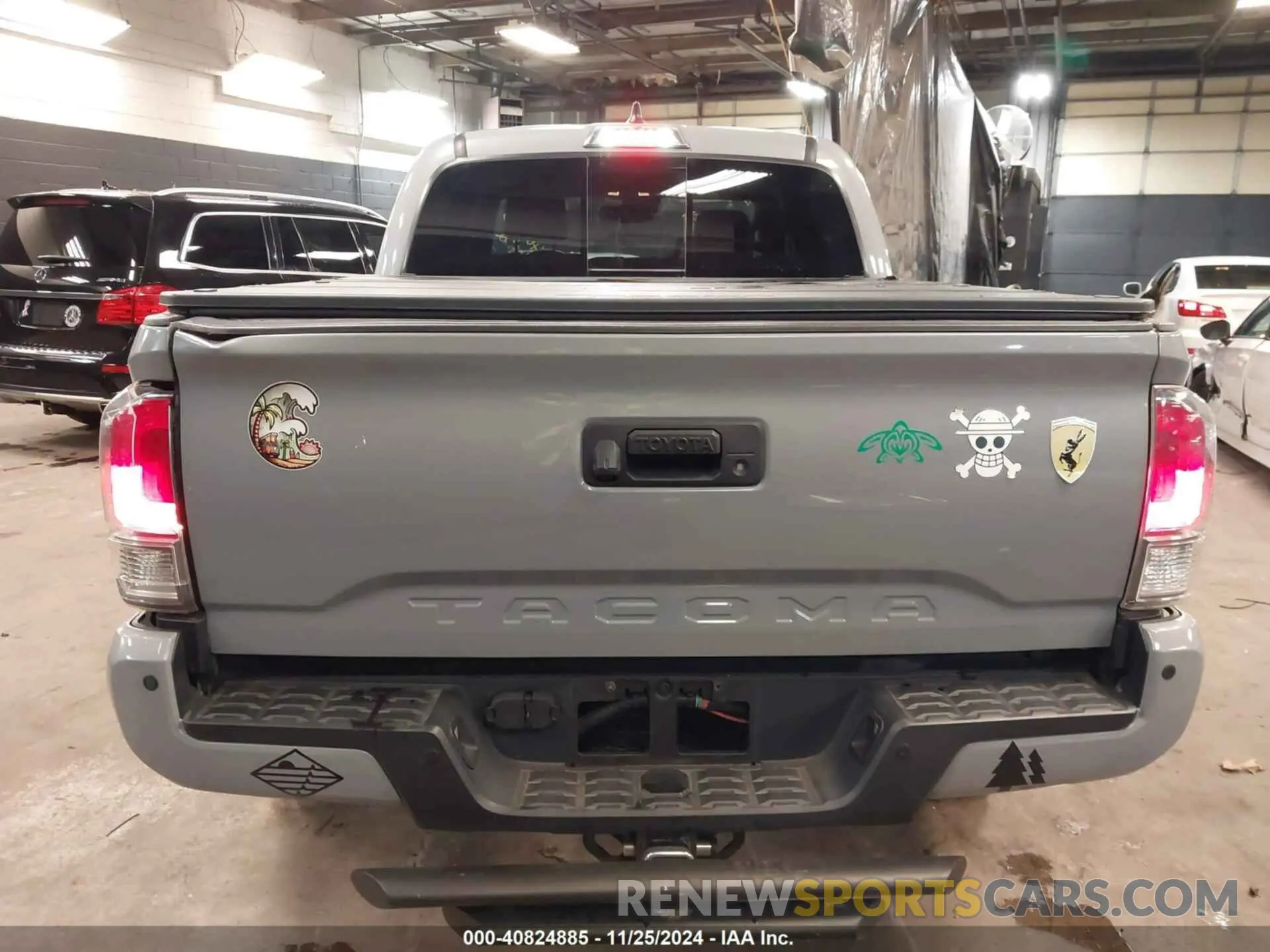 17 Photograph of a damaged car 3TMCZ5ANXMM381529 TOYOTA TACOMA 2021