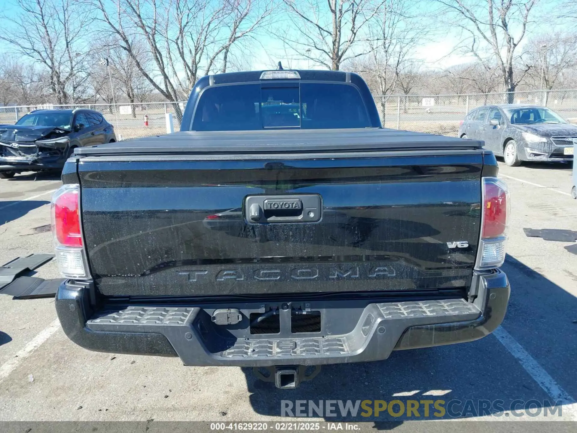 17 Photograph of a damaged car 3TMDZ5BN4MM117564 TOYOTA TACOMA 2021