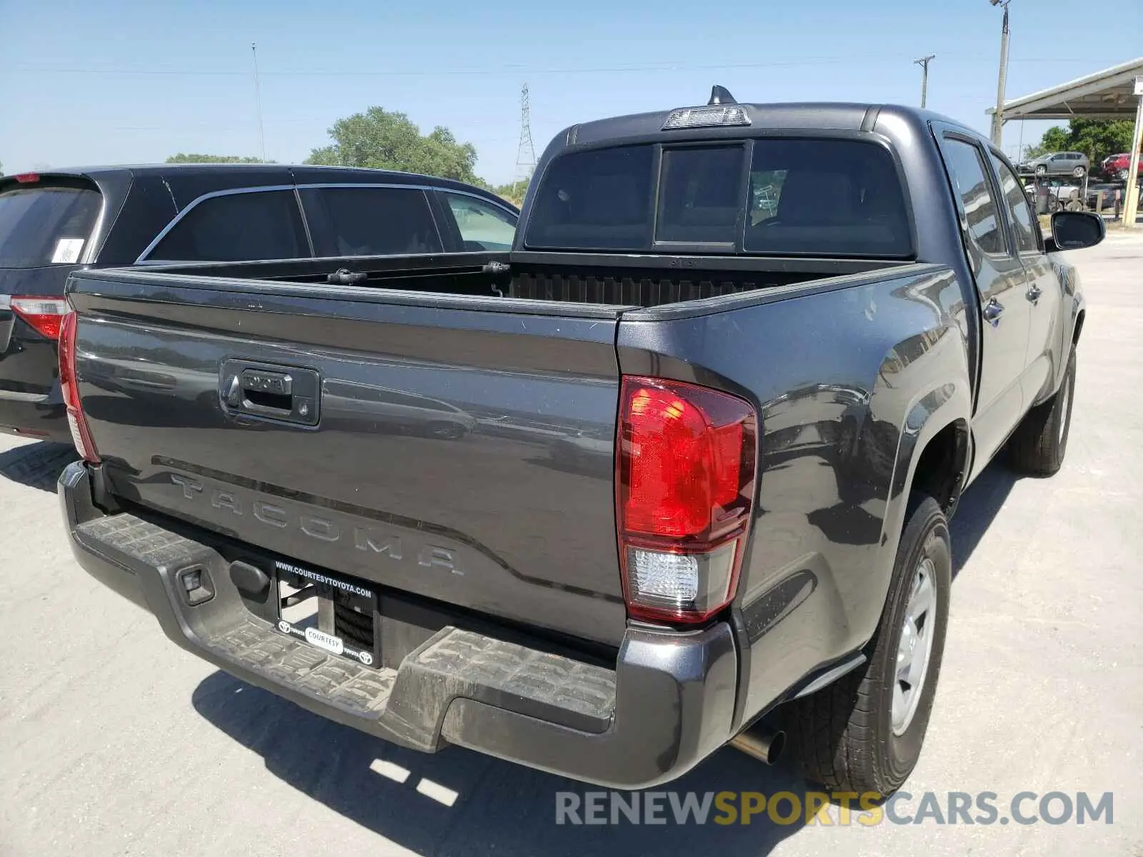 4 Photograph of a damaged car 3TYAX5GN7MT011986 TOYOTA TACOMA 2021